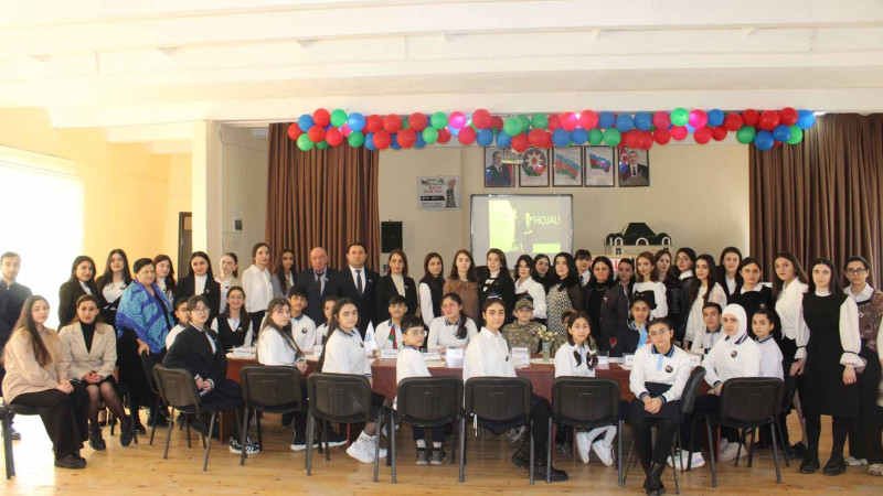 Sumqayıtda tələbələr şagirdlərə Xocalı faciəsindən danışıblar