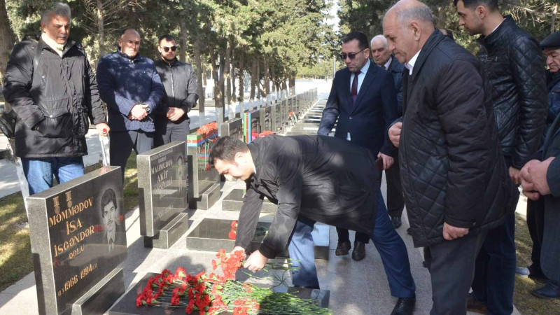 Şəhid İsa Məmmədovun xatirəsi məzarı önündə yad edilib