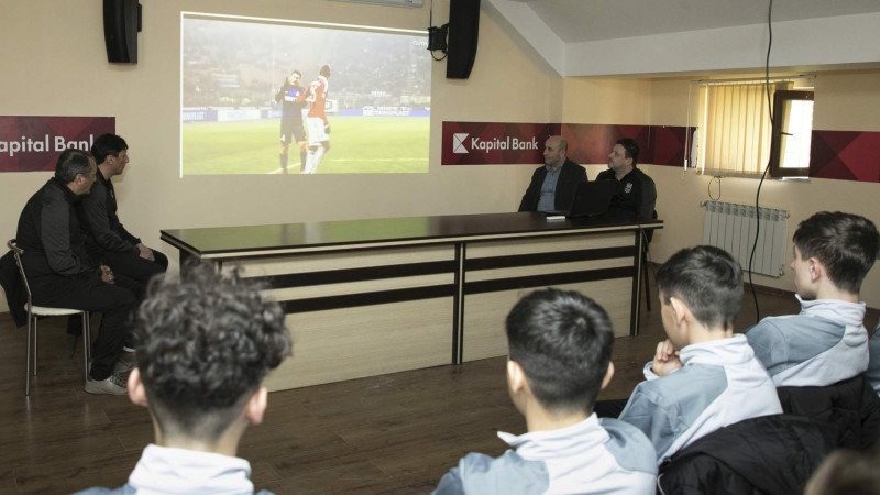 “Sumqayıt” akademiyasının futbolçularına irqçiliyə qarşı mübarizə üzrə təlimlər təşkil olunub