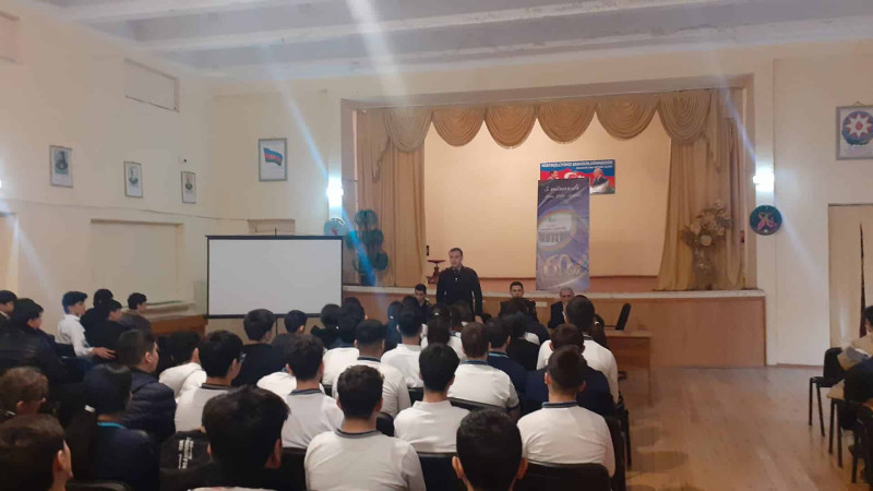 Sumqayıtda polis şagirdləri maarifləndirib