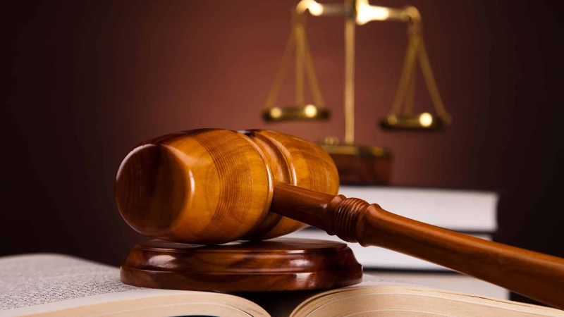 Hədə-qorxu, dələduzluq və xuliqanlıq edən jurnalistin məhkəməsi bitir