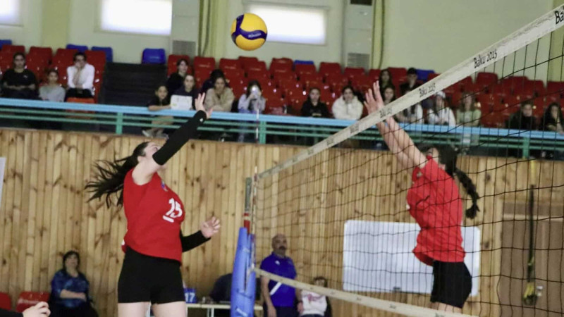Voleybolçu qızlarımız “Lokomotiv” komandasına qarşı