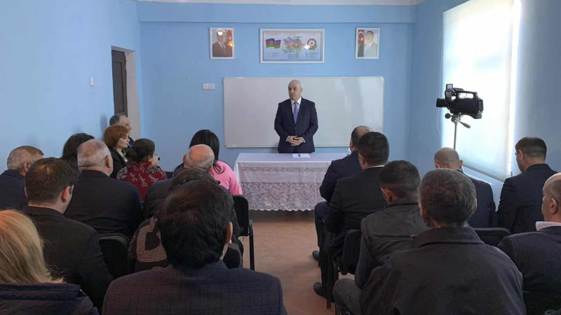 Zəngilanın icra başçısı keçmiş məcburi köçkünləri dinləyib