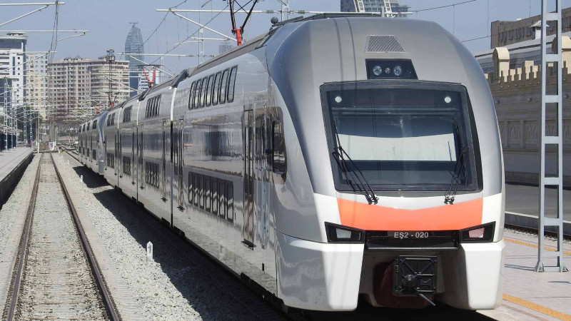 Sürət qatarı nasazlığa görə dayanmalı olub