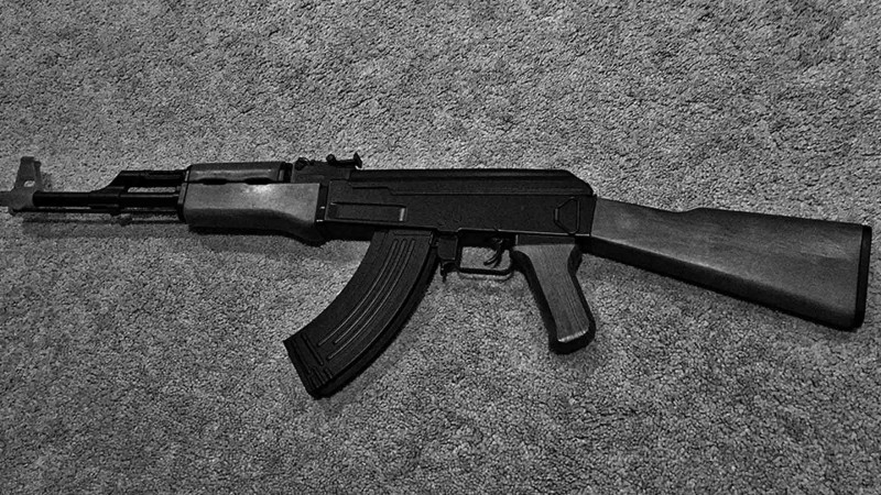 Keçmiş məhkumda “Kalaşnikov” tapılıb