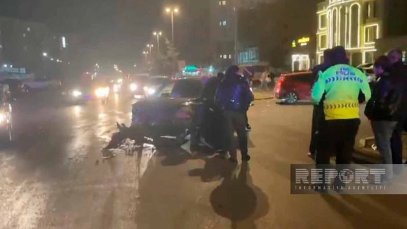 Avtobus və iki avtomobil toqquşub: iki nəfər yaralanıb