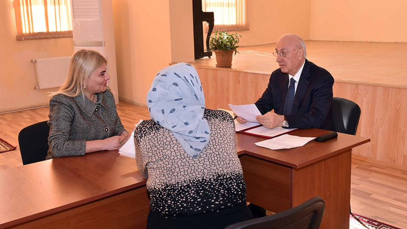 Zakir Fərəcov vətəndaşları səyyar qəbul edib