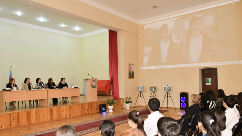 Məktəblilərə erkən nikahın fəsadları izah edilib