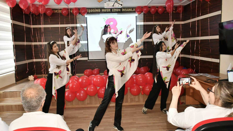 Tibb Kollecində qadınlara tədbir həsr edilib