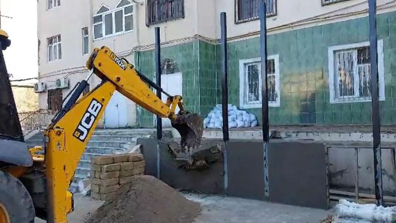 FHN tərəfindən qanunsuz tikili sökülüb