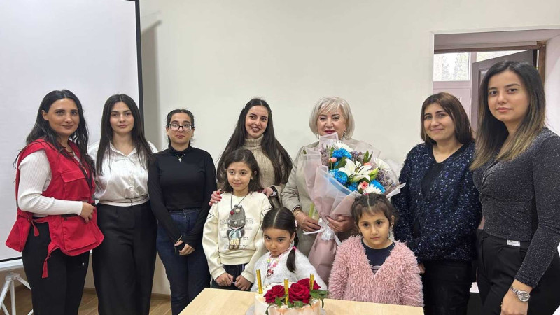 QAC xanım könüllülərinin bayramları təbrik edilib
