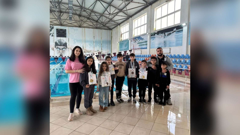 Kiçikyaşlı idmançılarımız üzgüçülük liqasında medallar qazanıblar