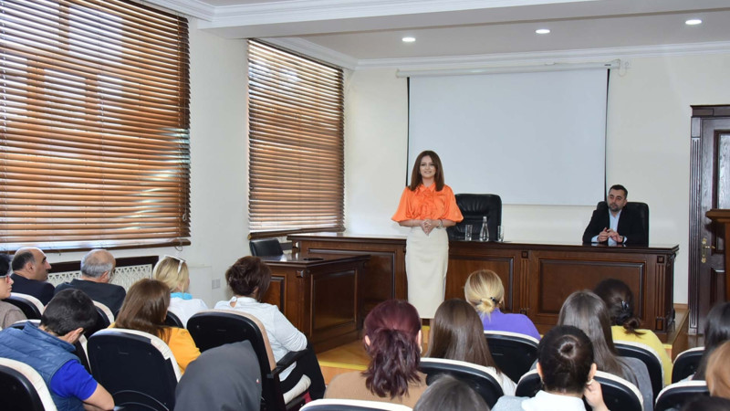 Peşəkar mütəxəssislər SDU tələbələrinə təlim keçiblər