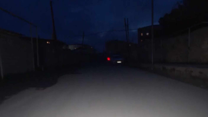 Uzun illər işıqlandırılmayan Əliağa Vahid küçəsi