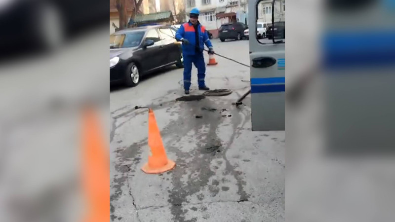 17-ci mikrorayonda kanalizasiya quyuları təmizlənib