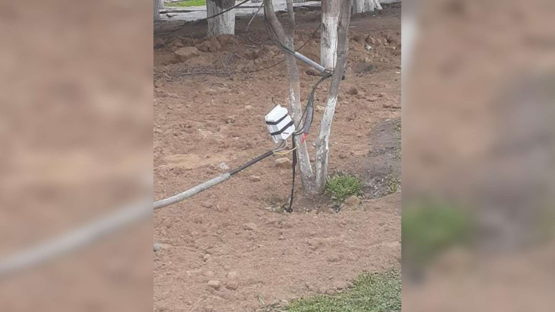 Bələdiyyə parkında elektrik naqilləri üstüaçıq halda qalıb