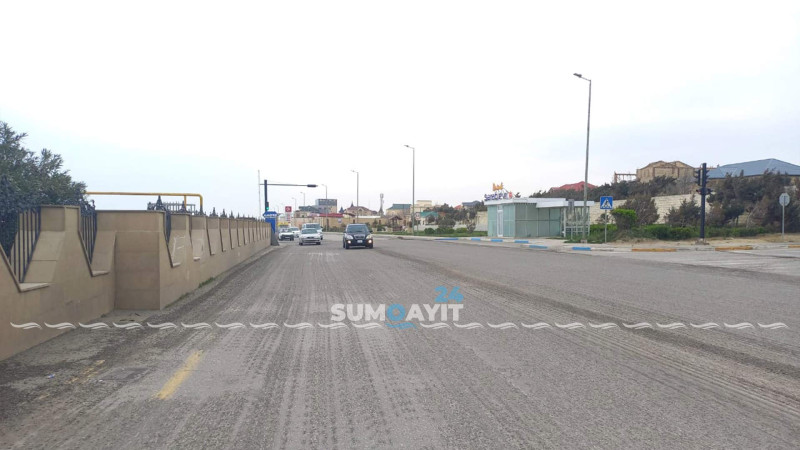 Novxanıda avtomobil yolu təmir edilir