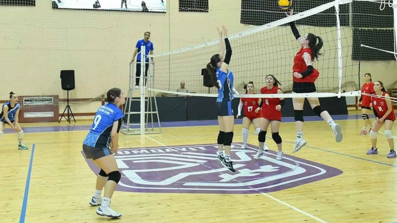 Voleybolçularımız finalın bir addımlığında uduzublar