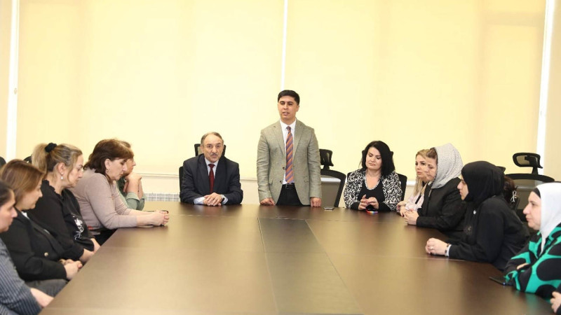 Şəhid ailə üzvləri olan təhsil işçilərinə bayram sovqatları paylanılıb