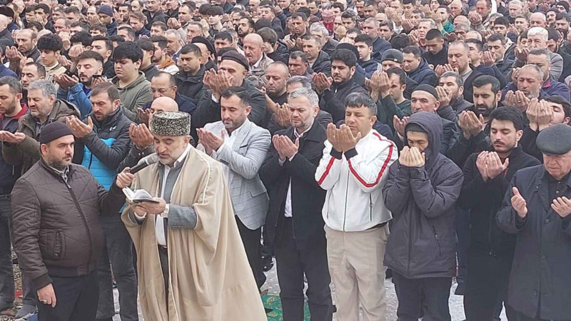 Cümə məscidində Bayram namazı qılınıb