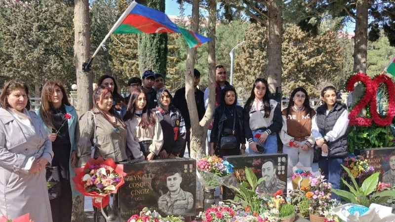 Peşə Təhsil Mərkəzinin kollektivi Aprel döyüşləri şəhidlərini yad ediblər