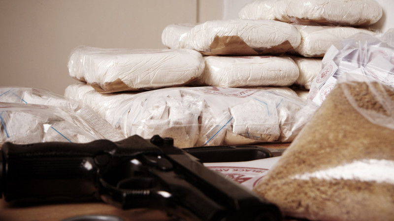 Şəhər sakinində narkotik və tapança tapılıb