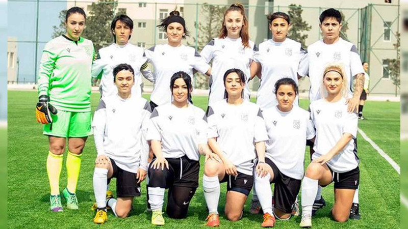 Qızlar rəqibə 33 cavabsız qol vurublar