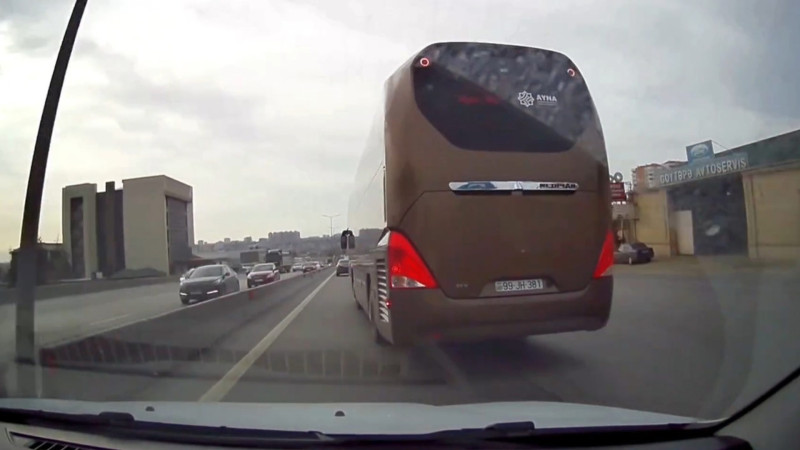 Ekspres avtobusunun sürücüsü təhlükə törədib