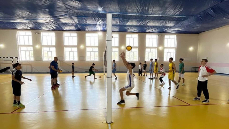 Yeniyetmə oğlanlar voleybol üzrə ustad dərslərində iştirak ediblər