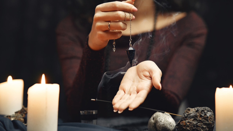 Dələduz falçı Sumqayıt sakininin pulunu oğurlayıb