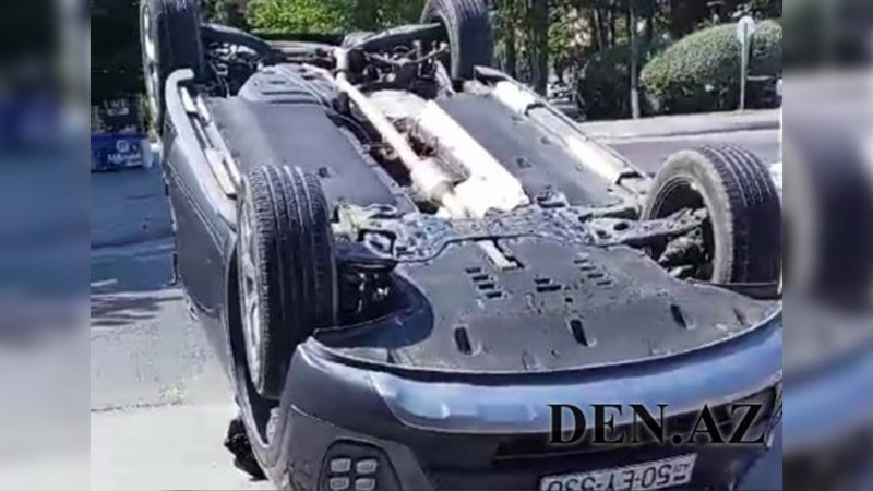 Sumqayıtda maşın aşıb, xəsarət alan var