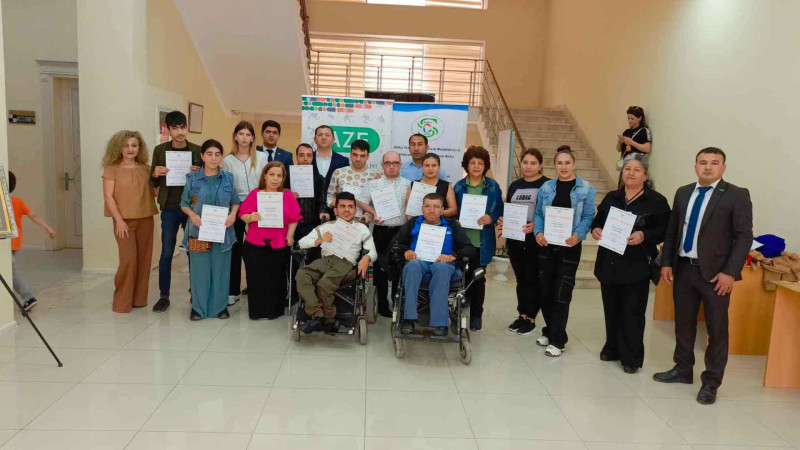 Sağlamlığı məhdud gənclərin əl işləri sərgilənib