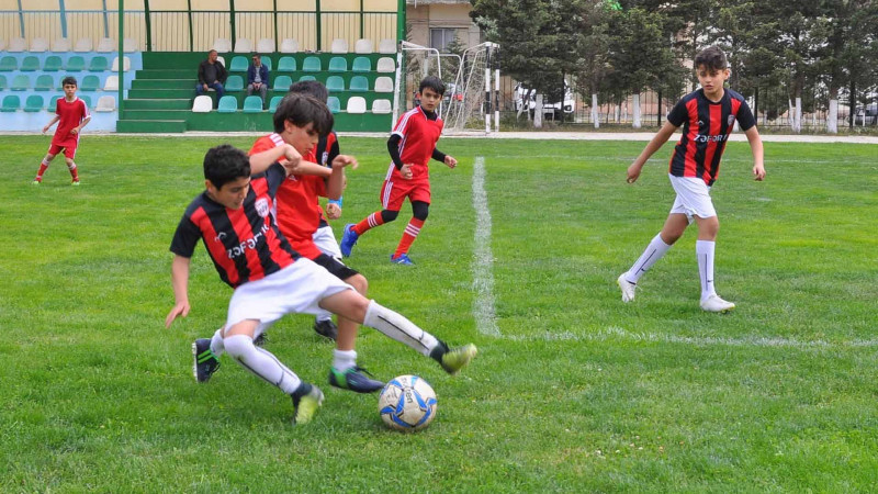 Yeniyetmələr arasında futbol yarışı təşkil olunub