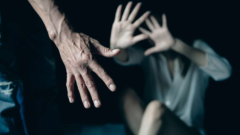 Arvadına əl qaldıran kişi cəzadan azad edilib