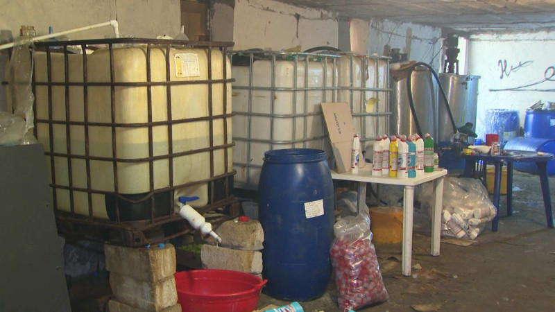 Sarayda saxta Ariel, Domestos, Fairy hazırlayan dəstə tutulub