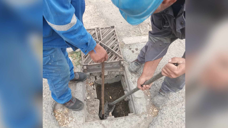 Sumqayıtda yağış barmaqlıqları təmizlənib