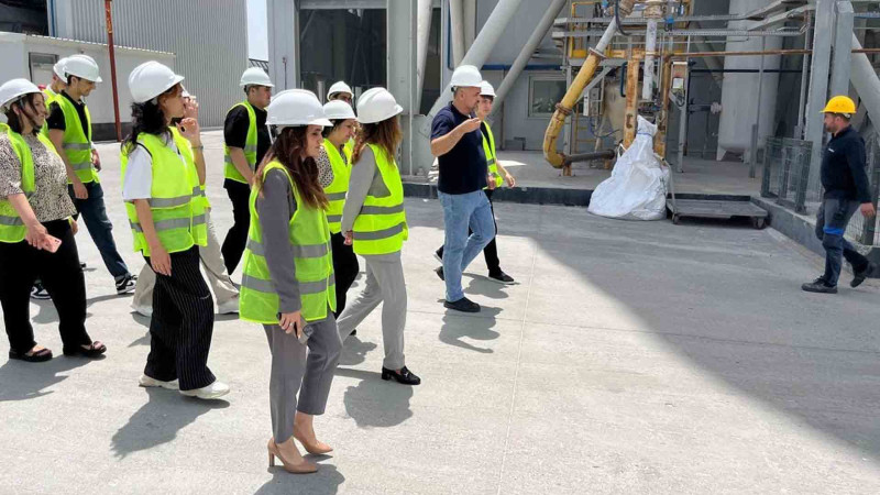 Bakıda oxuyan tələbələr “Azerfloat” şirkətinə ekskursiya ediblər