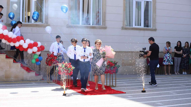 Bu gün “Son zəng” çalınır