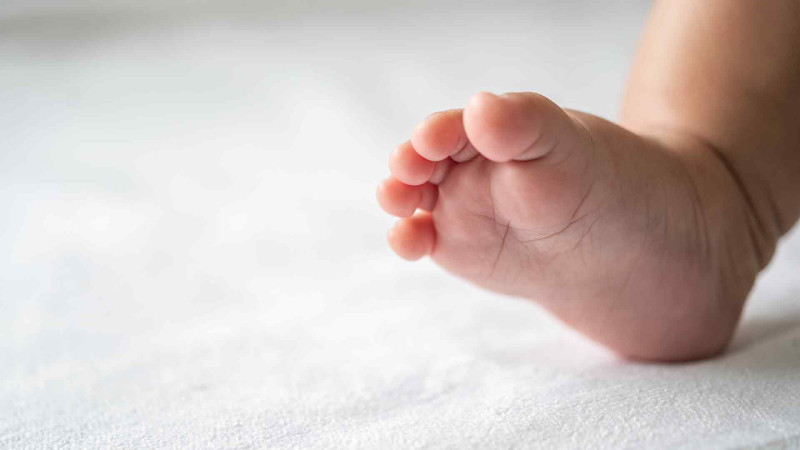 10 günlük Zeynəbi ehtiyatsızlıqdan bacısı yandırıbmış