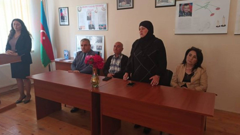 Şəhid Xudayarın anası Sumqayıtda məktəb kollektivi ilə görüşüb