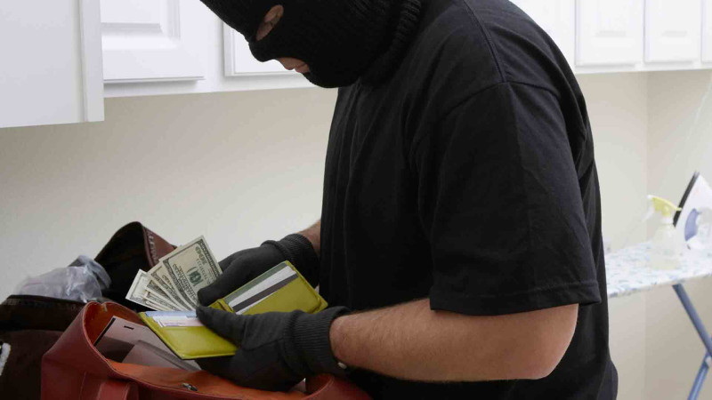 Dələduz iki Sumqayıt sakininin pulunu mənimsəyib