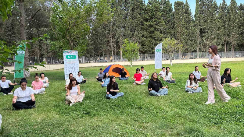 Könüllülər şəhər stadionunda təşkil olunan səhər idmanına qatılıblar