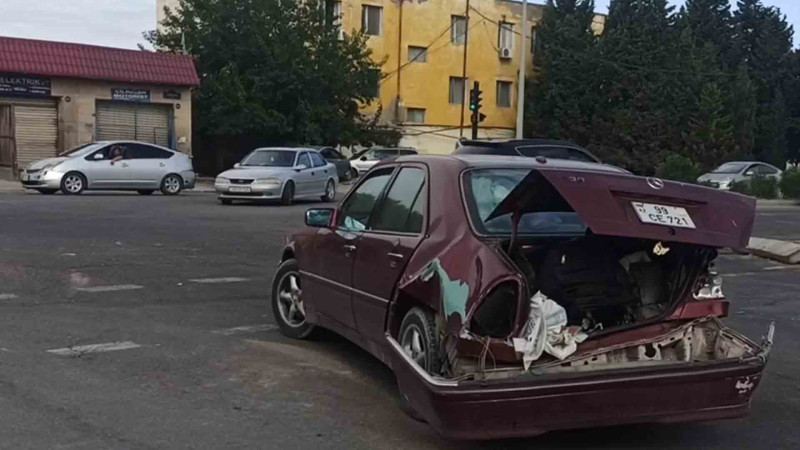 Çerkassı küçəsində iki avtomobil toqquşub