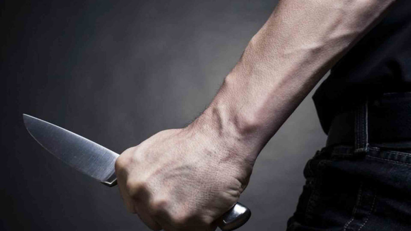 Deputatlığa namizəd adam bıçaqlamaqda şübhəlidir