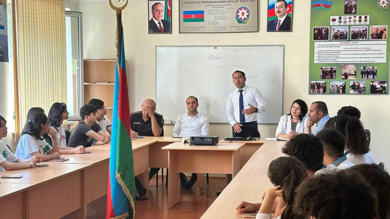 6 nömrəli məktəbdə maarifləndirici görüş olub