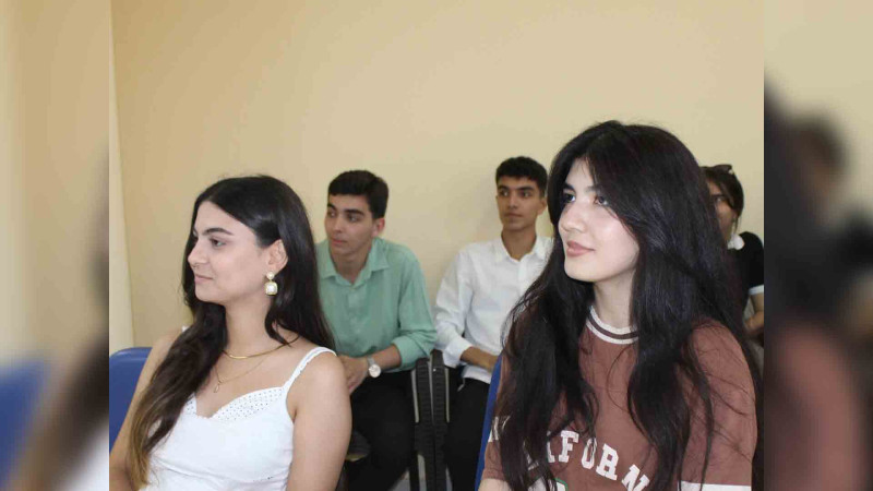 Sumqayıt Gənclər Evində kitab müzakirəsi aparılıb