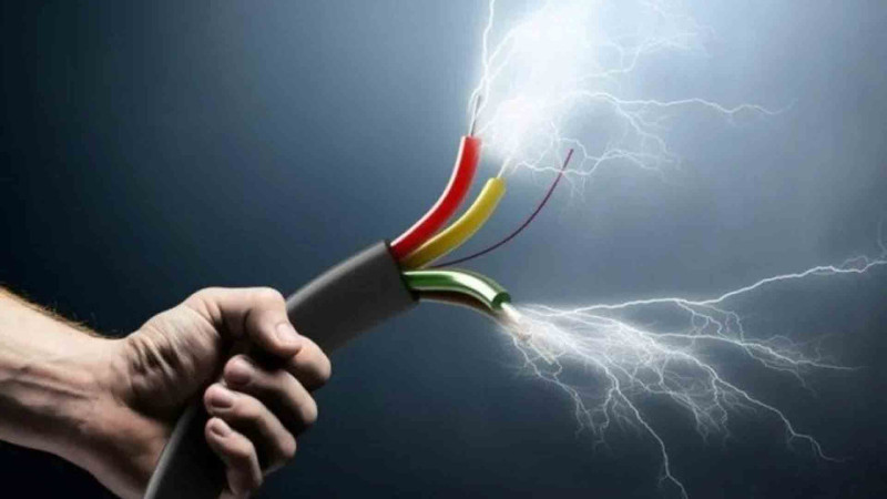 Evdə iş görərkən kişini elektrik cərəyanı vuraraq öldürüb