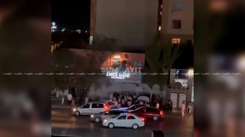 Sumqayıtda avtomobil dirəyə çarpılıb