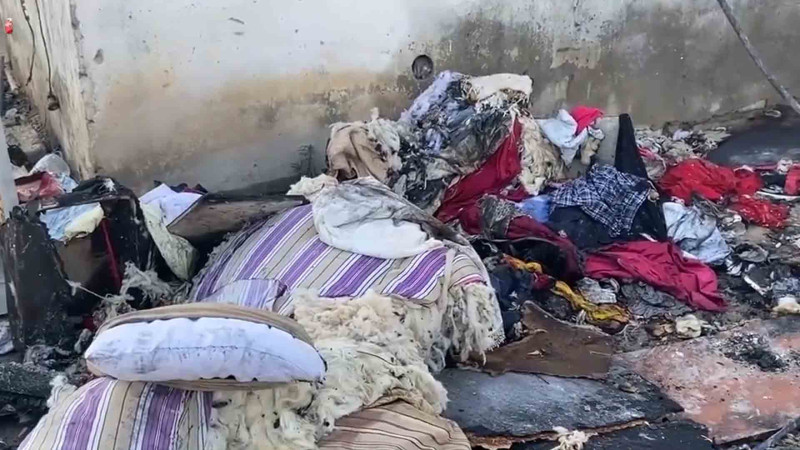 Sumqayıtda ev əşyaları ilə birgə yanıb