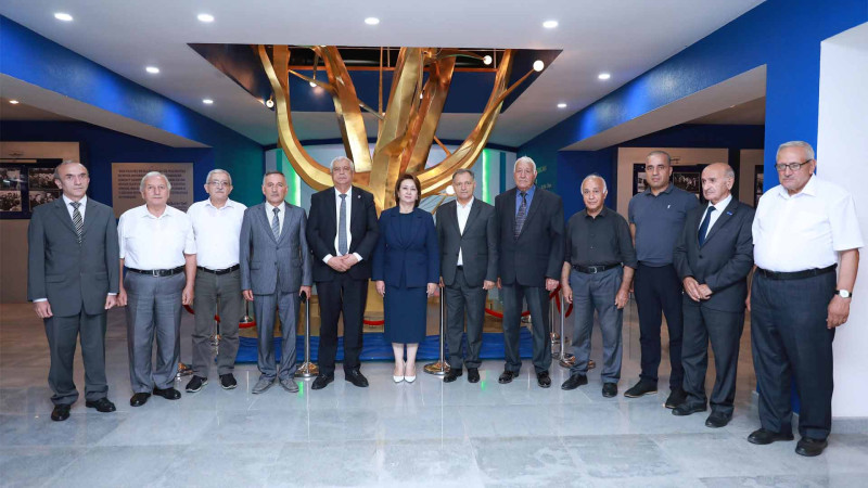 Deputatlığa namizəd seçicilərlə bir araya gəlib